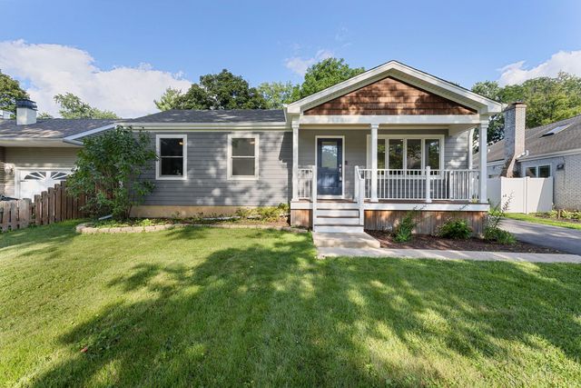 1113 S Gables Boulevard, Wheaton, IL 60189