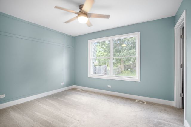 1113 S Gables Boulevard, Wheaton, IL 60189