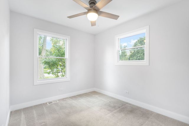 1113 S Gables Boulevard, Wheaton, IL 60189