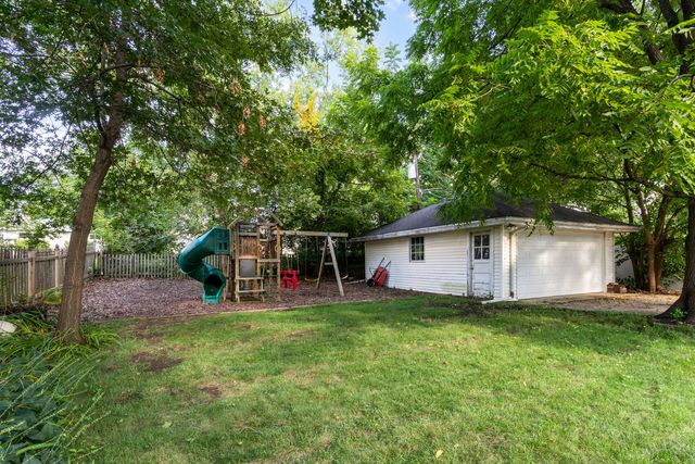 1113 S Gables Boulevard, Wheaton, IL 60189