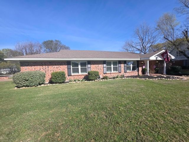 901 Hillandale Street, Mexia, TX 76667