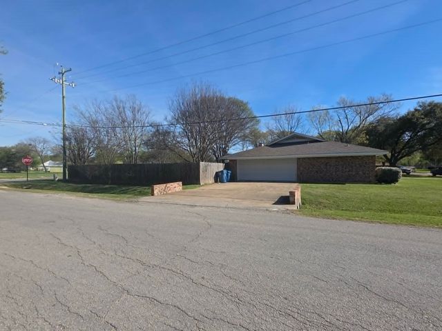 901 Hillandale Street, Mexia, TX 76667