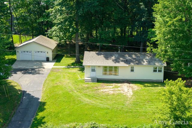 3530 11 Mile Road, Rockford, MI 49341