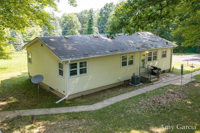 3530 11 Mile Road, Rockford, MI 49341