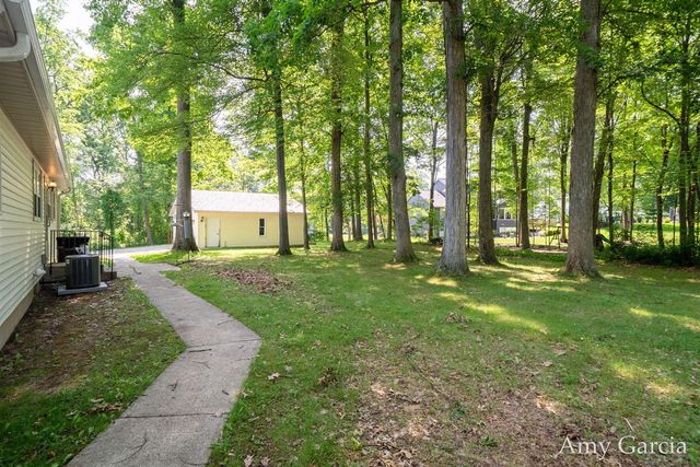 3530 11 Mile Road, Rockford, MI 49341