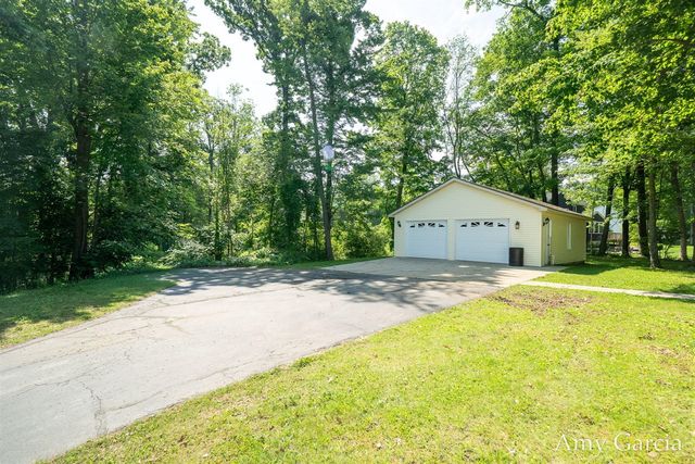 3530 11 Mile Road, Rockford, MI 49341