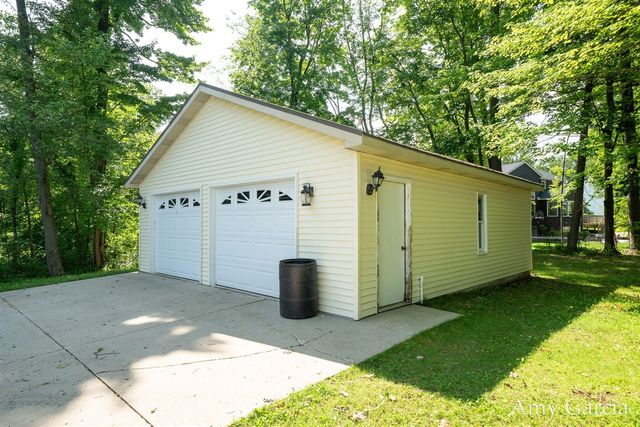 3530 11 Mile Road, Rockford, MI 49341