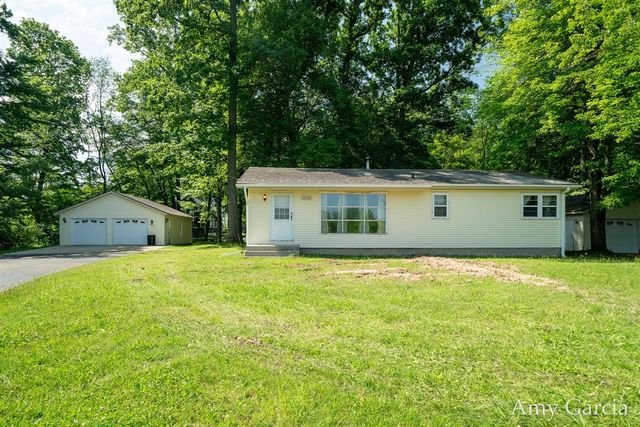 3530 11 Mile Road, Rockford, MI 49341