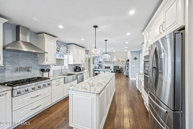 30 Kentucky Drive, Hazlet, NJ 07730