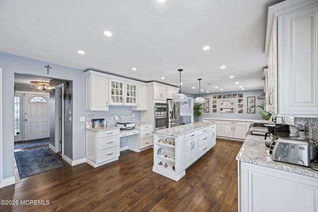 30 Kentucky Drive, Hazlet, NJ 07730
