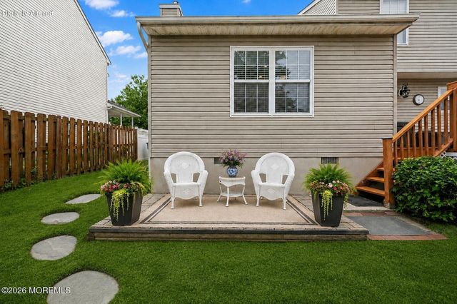 30 Kentucky Drive, Hazlet, NJ 07730