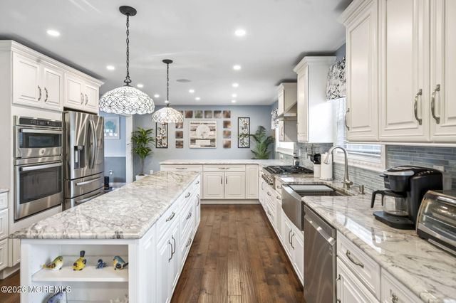 30 Kentucky Drive, Hazlet, NJ 07730