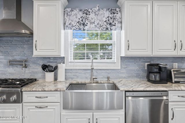 30 Kentucky Drive, Hazlet, NJ 07730