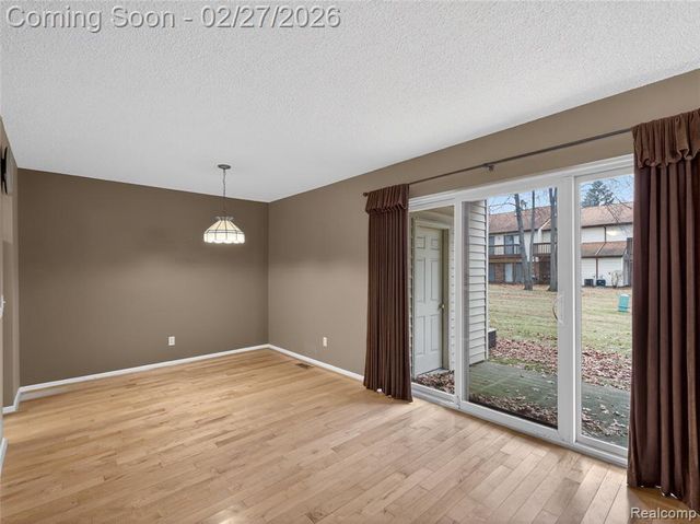 35652 Castlewood Court, Westland, MI 48185