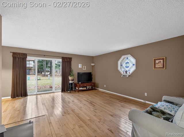 35652 Castlewood Court, Westland, MI 48185