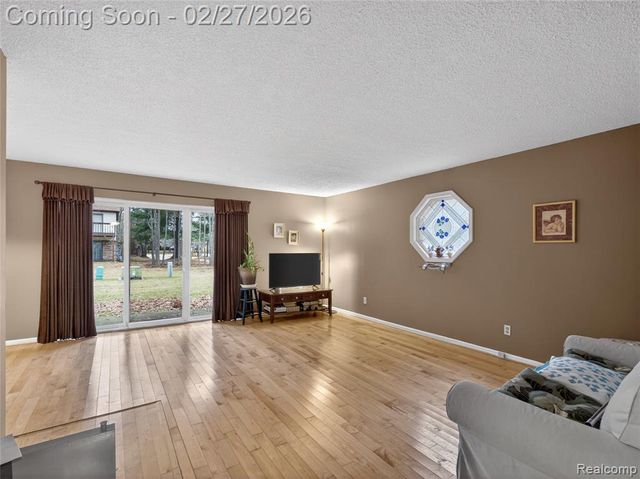 35652 Castlewood Court, Westland, MI 48185