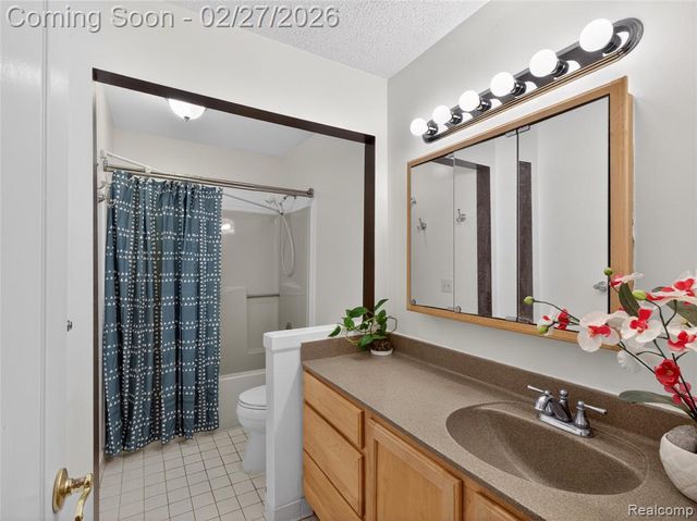 35652 Castlewood Court, Westland, MI 48185