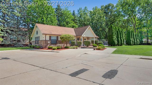 35652 Castlewood Court, Westland, MI 48185
