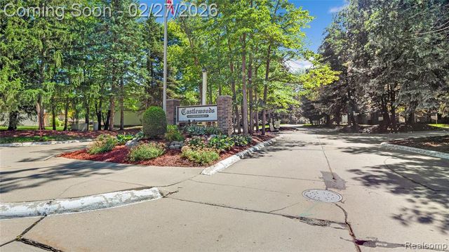 35652 Castlewood Court, Westland, MI 48185