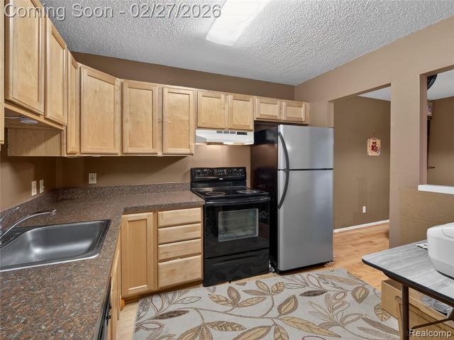 35652 Castlewood Court, Westland, MI 48185