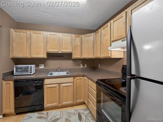 35652 Castlewood Court, Westland, MI 48185