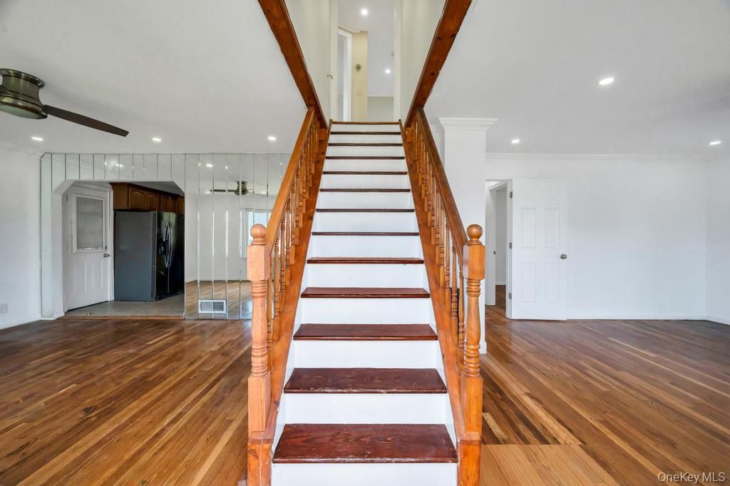 15 Farm Lane, Hicksville, NY 11801 — photo 4