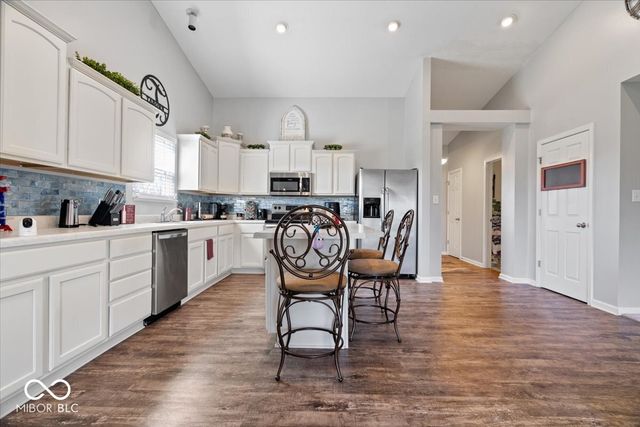 1933 Jessica Court, Indianapolis, IN 46239