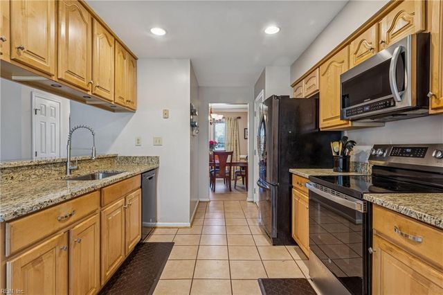 15 Woodsman RD, Hampton, VA 23666