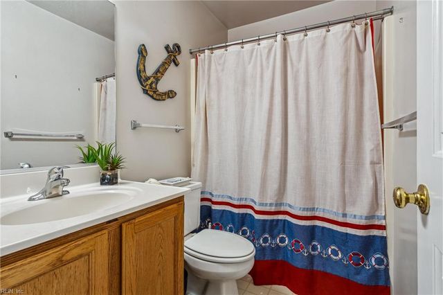 15 Woodsman RD, Hampton, VA 23666