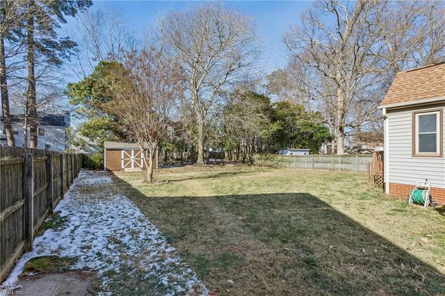 15 Woodsman RD, Hampton, VA 23666