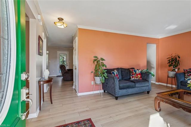 15 Woodsman RD, Hampton, VA 23666