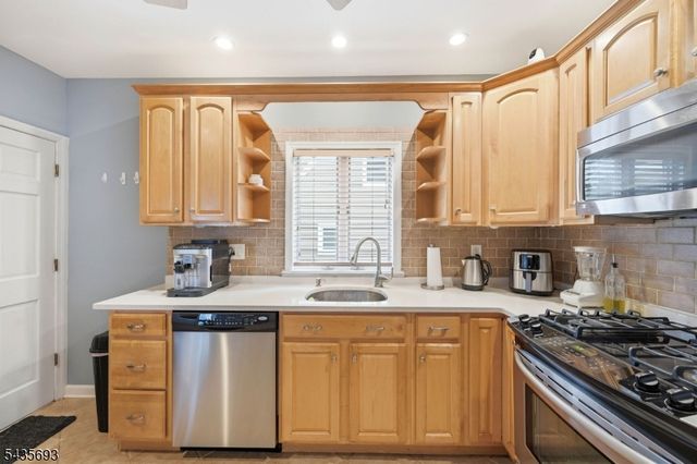 13 George St 2X, Fair Lawn Boro, NJ 07410
