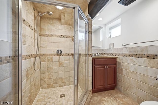 13 George St 2X, Fair Lawn Boro, NJ 07410