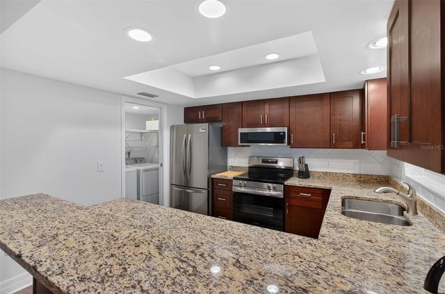 6660 CAPE HATTERAS WAY NE 2, St Petersburg, FL 33702