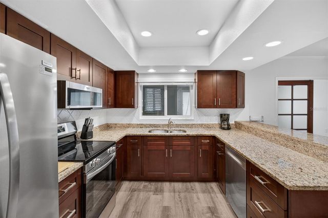 6660 CAPE HATTERAS WAY NE 2, St Petersburg, FL 33702