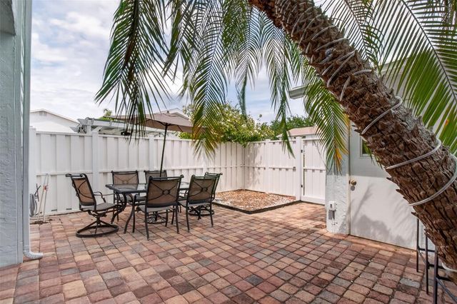 6660 CAPE HATTERAS WAY NE 2, St Petersburg, FL 33702