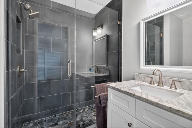 6660 CAPE HATTERAS WAY NE 2, St Petersburg, FL 33702