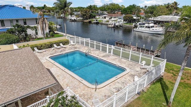 6660 CAPE HATTERAS WAY NE 2, St Petersburg, FL 33702