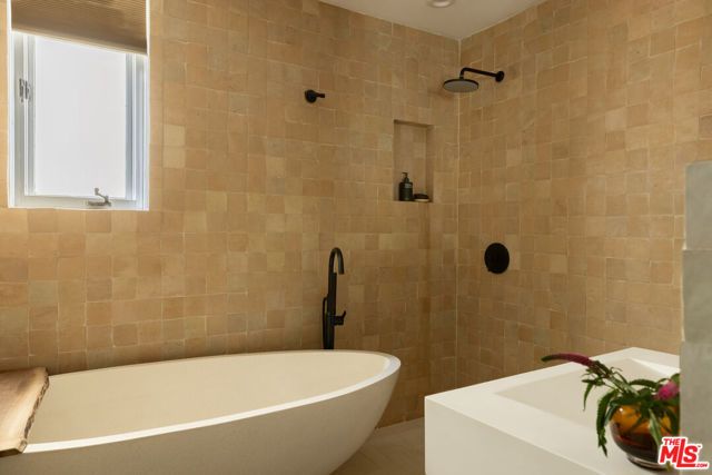 1424 N Crescent Heights Boulevard 34, West Hollywood, CA 90046