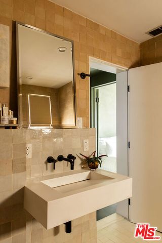 1424 N Crescent Heights Boulevard 34, West Hollywood, CA 90046