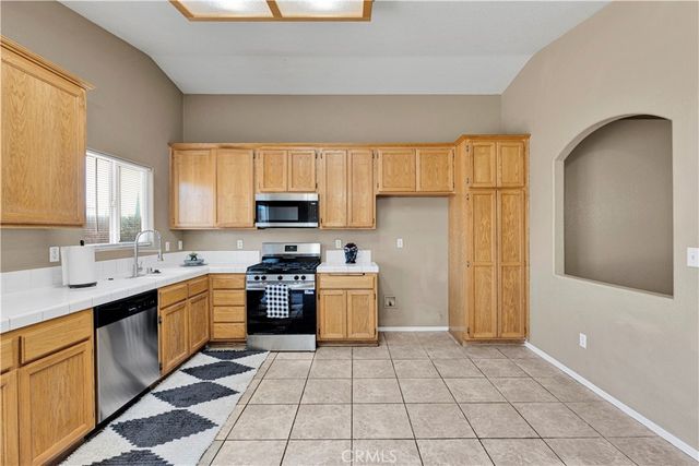16998 Lido Circle, Victorville, CA 92395