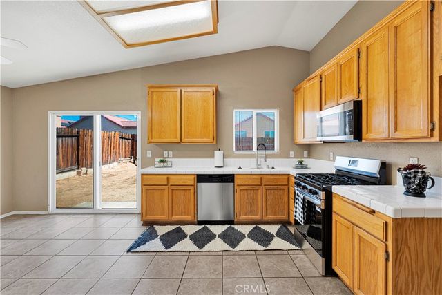 16998 Lido Circle, Victorville, CA 92395