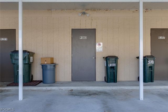 9303 Lennex LN, Fort Myers, FL 33919