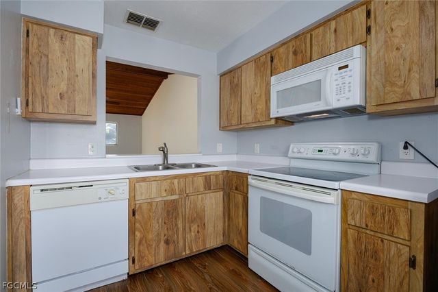 9303 Lennex LN, Fort Myers, FL 33919