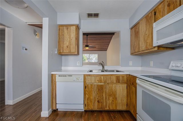 9303 Lennex LN, Fort Myers, FL 33919