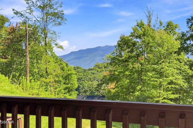 1155 Upper Alpine Way, Gatlinburg, TN 37738