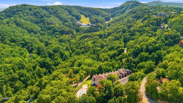 1155 Upper Alpine Way, Gatlinburg, TN 37738