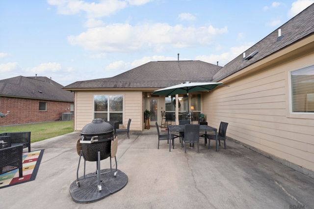 9113 Highland Oaks Ave, Zachary, LA 70791