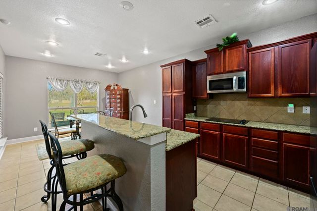 9113 Highland Oaks Ave, Zachary, LA 70791