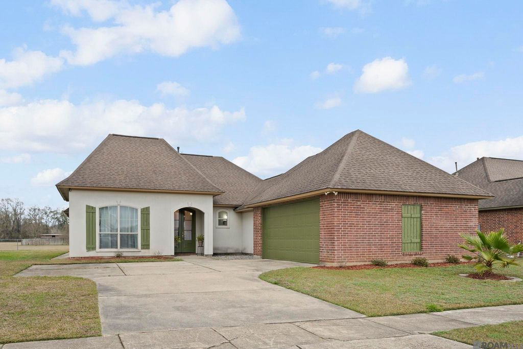 9113 Highland Oaks Ave, Zachary, LA 70791